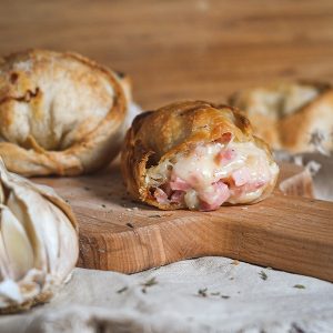 empanada argentina de jamón y queso